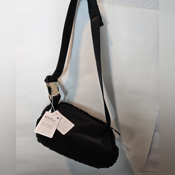 black sherpa lululemon belt bag Everywhere *Fleece *Plush *Mesh *Corduroy – TellurideFUEL Why Is the Sherpa Lululemon
